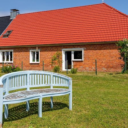 Snug Holiday Home In Divitz Spoldershagen Near Skydiving Diwitz Exterior photo