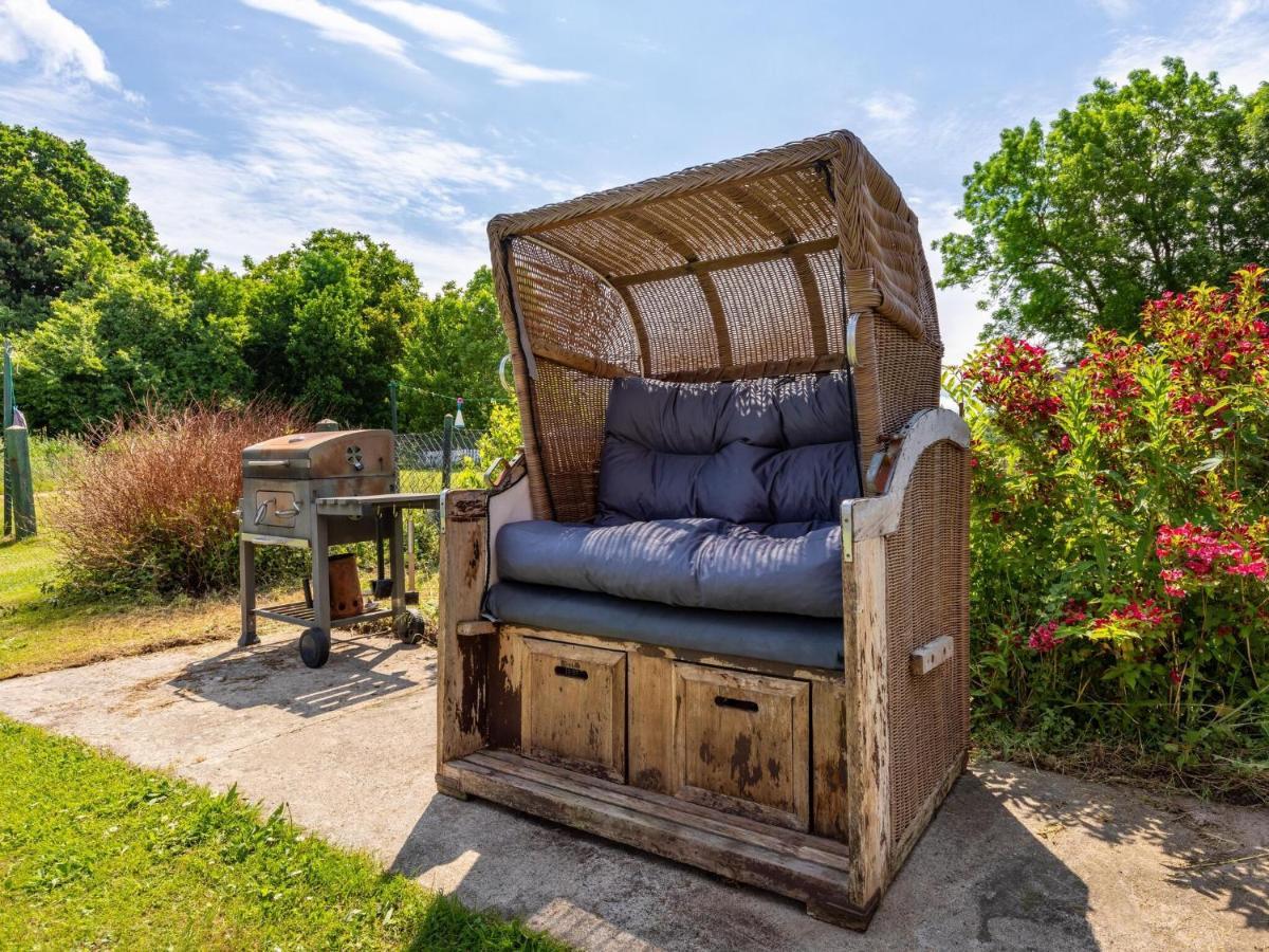Snug Holiday Home In Divitz Spoldershagen Near Skydiving Diwitz Exterior photo