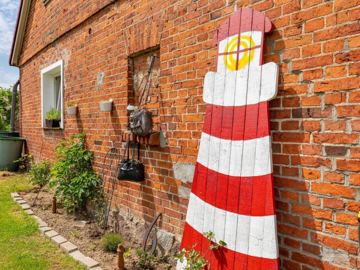 Snug Holiday Home In Divitz Spoldershagen Near Skydiving Diwitz Exterior photo