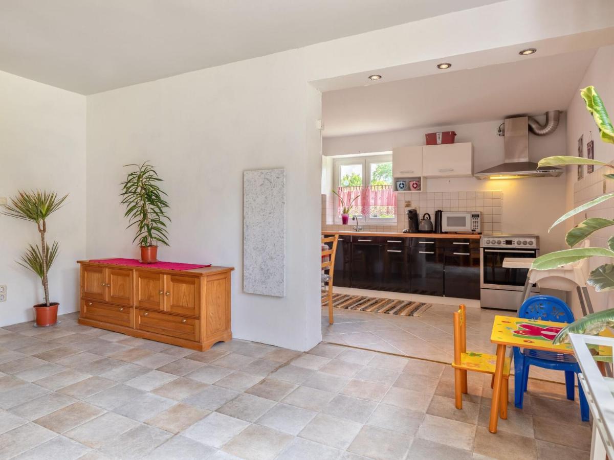 Snug Holiday Home In Divitz Spoldershagen Near Skydiving Diwitz Exterior photo