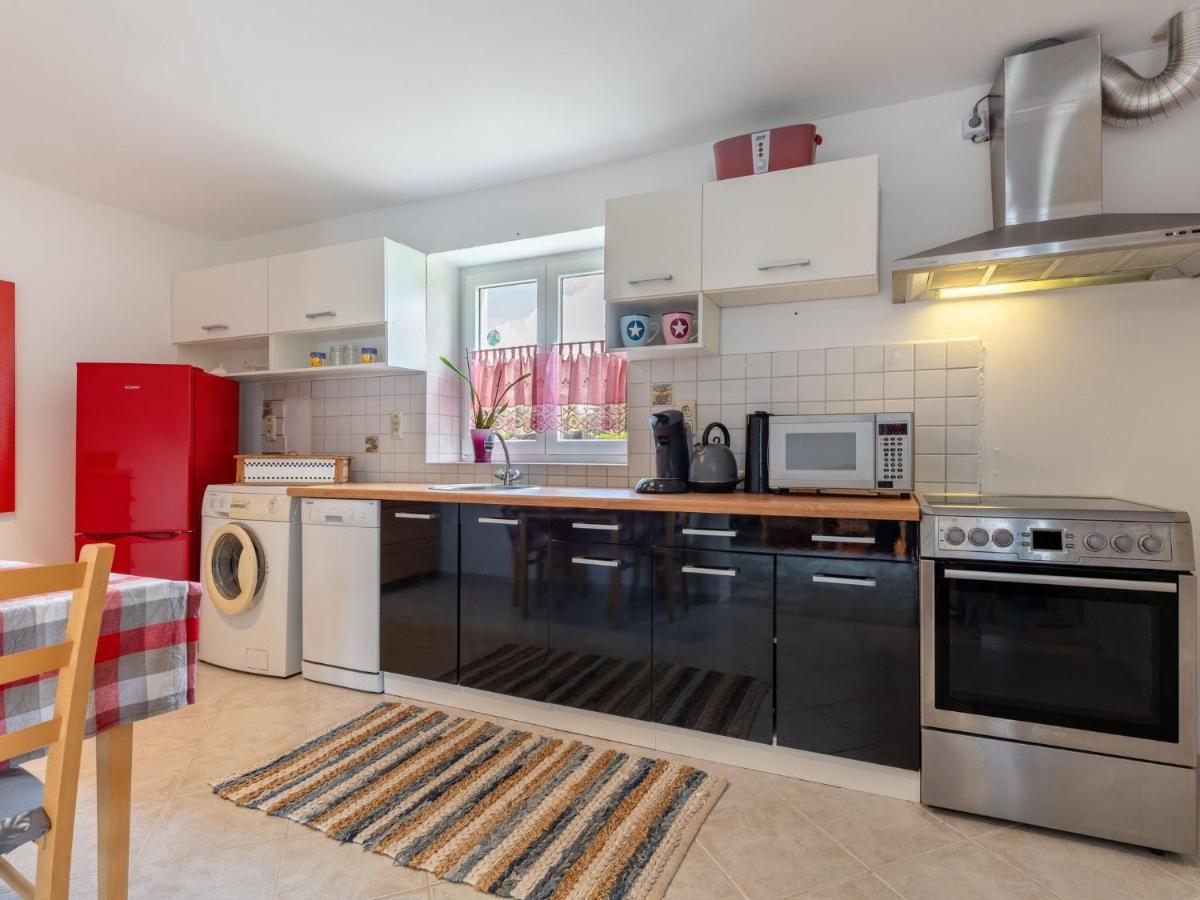 Snug Holiday Home In Divitz Spoldershagen Near Skydiving Diwitz Exterior photo