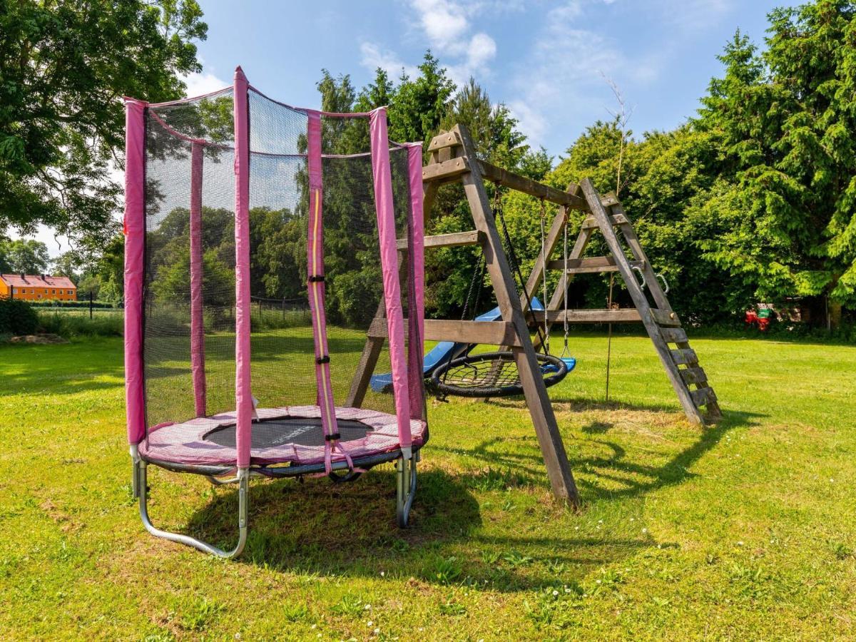 Snug Holiday Home In Divitz Spoldershagen Near Skydiving Diwitz Exterior photo
